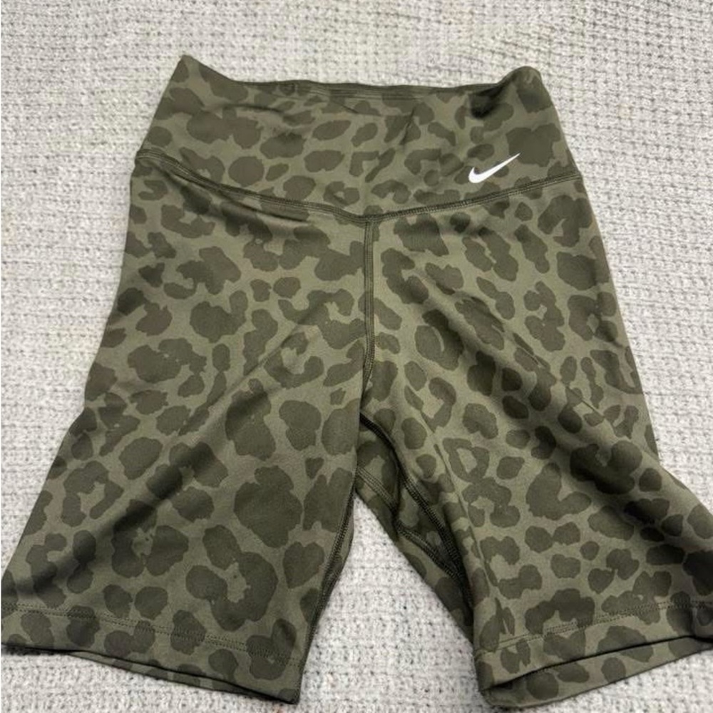 Nike Women's biker Shorts